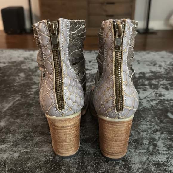 Freebird Taupe Olive Bela Leather Open Toe 3" Boho Heeled Booties Size 7 - Picture 3 of 7